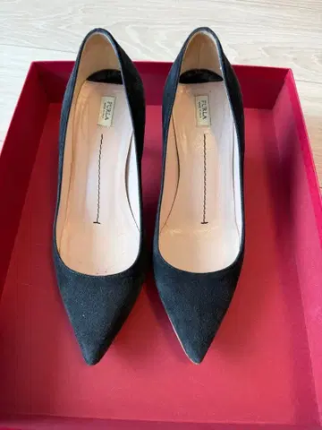 FURLA 블랙 스웨이드 펌프스