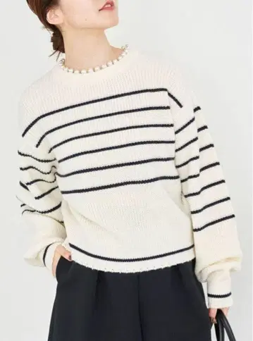 아이보리/네이비 스트라이프 니트 스웨터 M 사이즈
