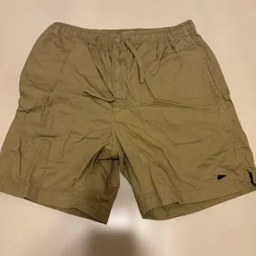 카키색 밴딩 숏팬츠 pilgrim