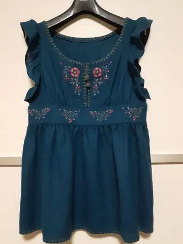 [미사용!] 질스튜어트 틸 프릴 소매 꽃무늬 자수 상의