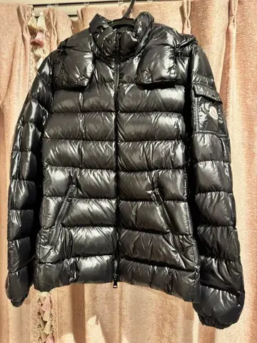 Moncler 블랙 다운 자켓 후드 부착