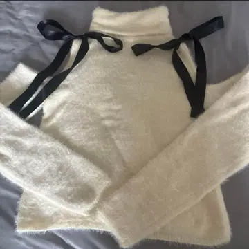 epine 리본 오프숄더 니트