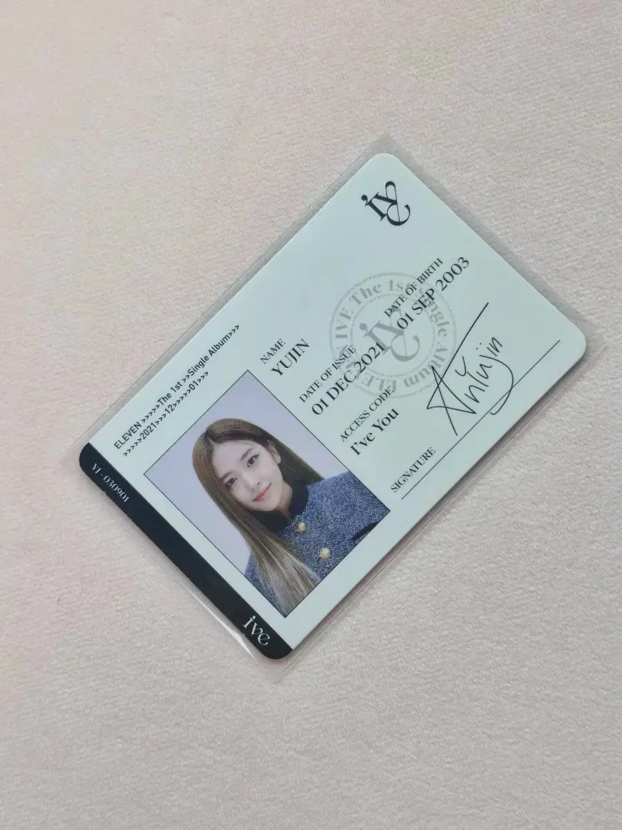 Ive An Yujin Eleven ID photocard