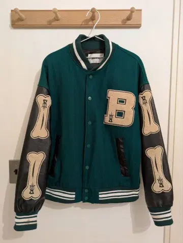 본 자수 바시티 자켓