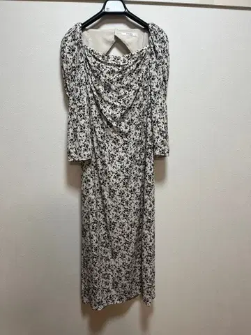 SNIDEL 플라워 프린트 긴팔 원피스