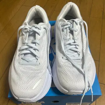 HOKA Bondi 8 화이트 스니커즈 클리닝 완료