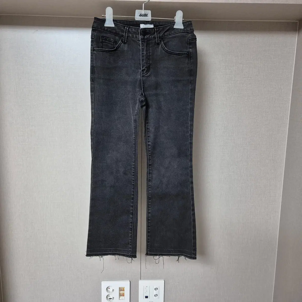 26) Guess (2022) BLK Tone Regular Bootcut Jeans