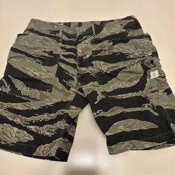 SASSAFRAS 카모 패턴 숏팬츠 L