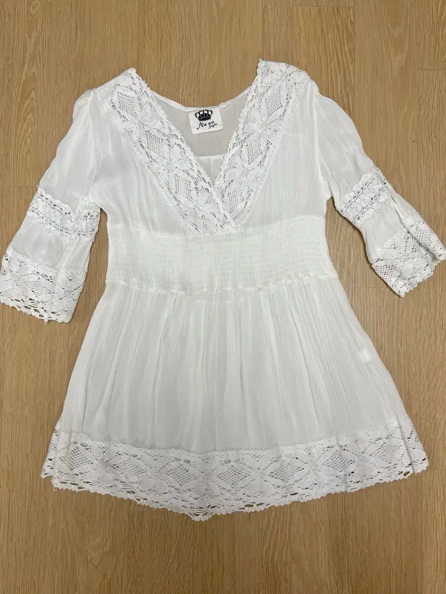 [Unworn] White Lace Blouse