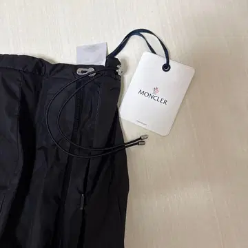 MONCLER 블랙 플레어 스커트
