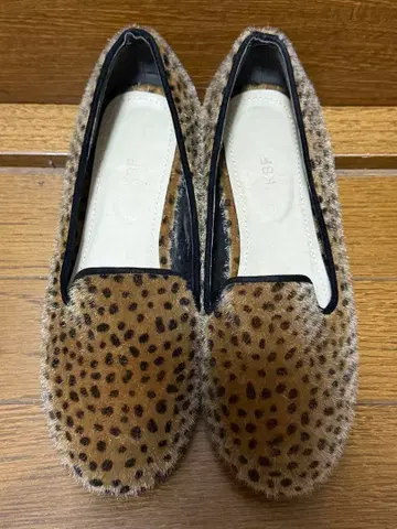 [ 거의 미사용 ] KBF 레오파드 무늬 플랫슈즈