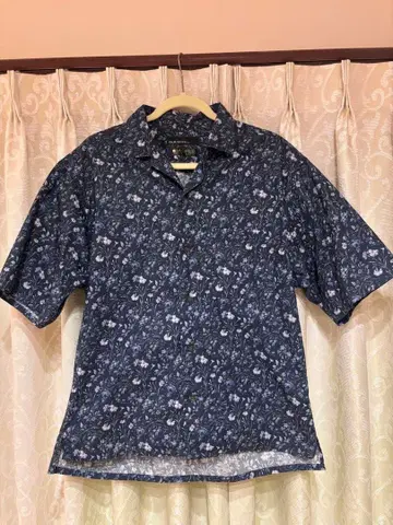 네이비 꽃무늬 반팔 셔츠 코튼