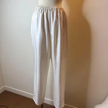 새상품 이번 시즌 카듀네 CADUNE 화이트 와이드 팬츠 허리밴딩