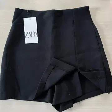 [ 미사용 새상품 ] ZARA 블랙 숏팬츠 XS