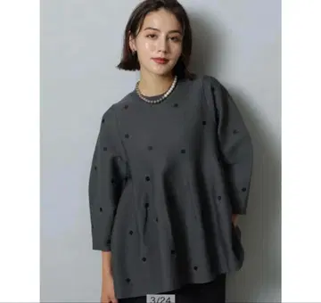 CADUNE 카듀네 도트 자수 페플럼 니트