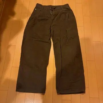 somm 브라운 턱 와이드 팬츠