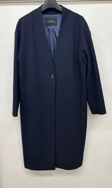 그린 레이블 릴랙싱 네이비 노카라 롱 코트