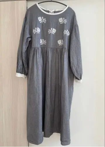 사만사 모스모스 자수 원피스