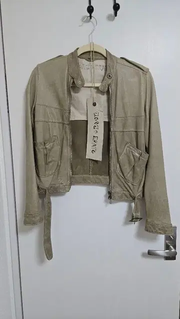 조르지오 브라 베이지 숏 기장 자켓