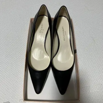 질 스튜어트 블랙 펌프스