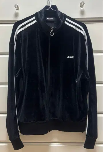 NERDY 자수 로고 벨로아 트랙 자켓 저리 벨벳