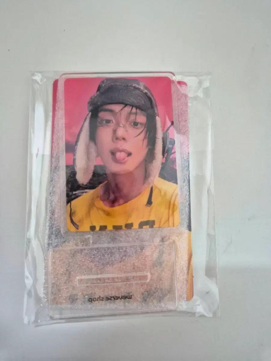 txt weverse pre-order benefit poca & acrylic stand