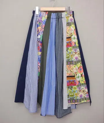 스칼라 152602: 꽃무늬 스칼라짱 x 이소재 MIX 스트라이프 스커트