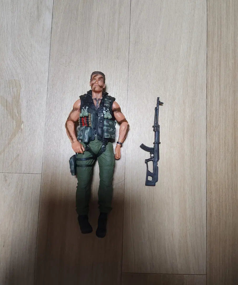 Neca Commando