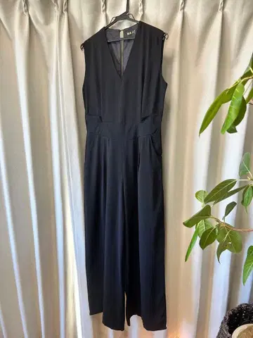 블랙 슬리브리스 올인원