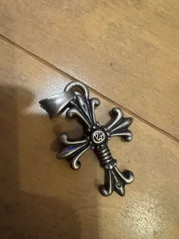 실버 크로스 펜던트 약 5cm x 3cm