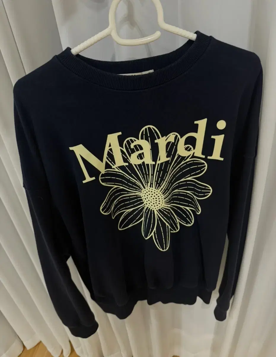 Mardi Mercredi Navy Flower Sweatshirt