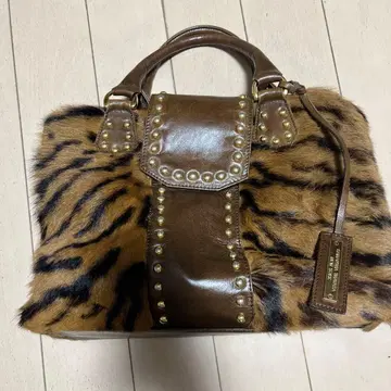 호랑이 무늬 스터드 핸드백 사만다 타바사 뉴욕