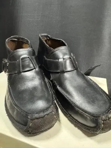 블랙 가죽 숏부츠 버클 포함