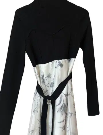 머큐리 듀오 플라워 도킹 코르셋 니트 원피스 블랙