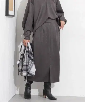 나노 유니버스 스웨이드 타이트 스커트