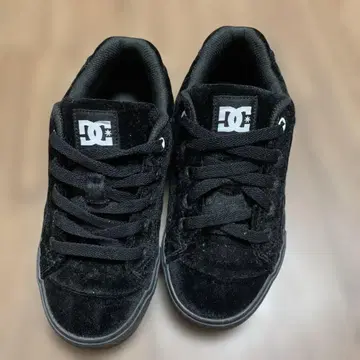 DC 블랙 스웨이드 스니커즈