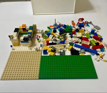 레고 블록 세트와 미니 피규어 묶음 판매입니다.