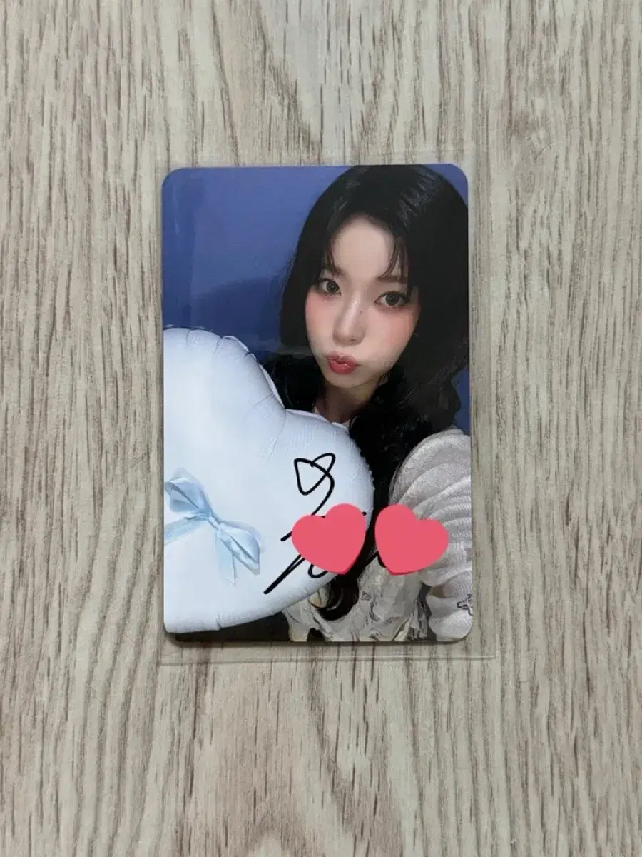 Nmixx kyujin nswer sign poca