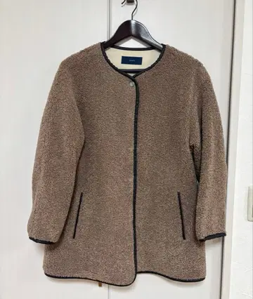 쉽스 파이핑 보아 코트