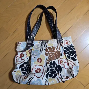 야지테이스의 오더 백, 꽃무늬 숄더