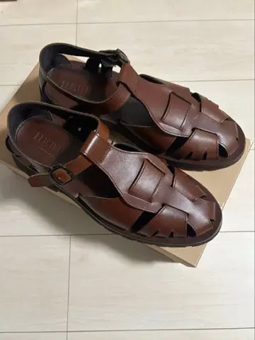 HEREU 브라운 구르카 샌들 41