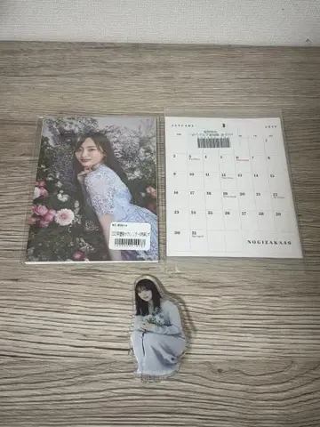 노기자카46 2023년 달력과 아크릴 스탠드 세트