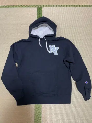 Champion NY 로고 후드티 M 사이즈