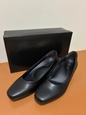 블랙 스퀘어토 펌프스