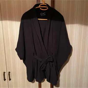 COUP DE CHANCE 판초풍 코트 블랙