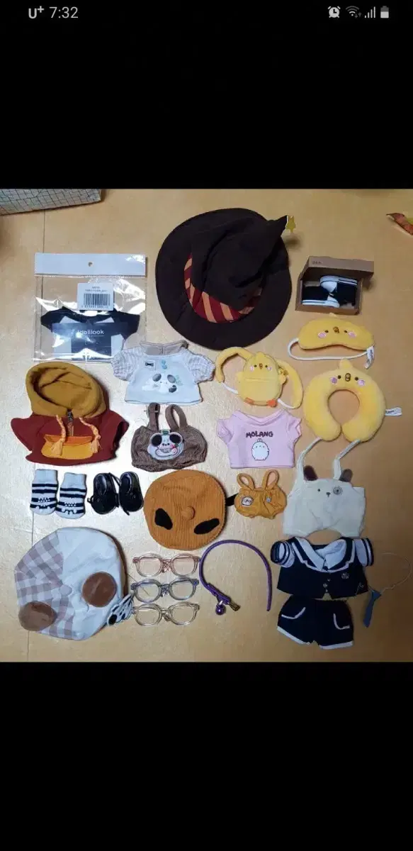 Idol doll clothes, glasses, and accessories bulk wts Seventeen, txt, Riize, zb1, skz