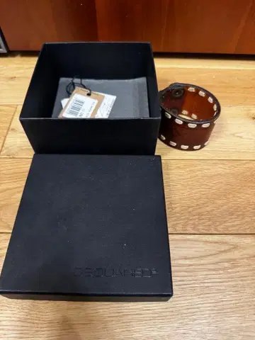 DSQUARED 가죽 뱅글 팔찌 새상품 수납 가방 케이스 포함