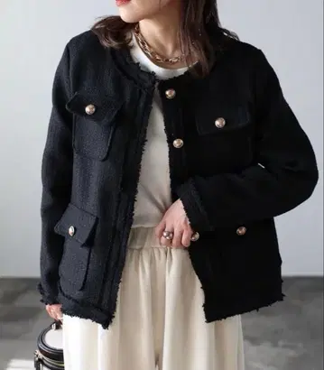 아프레트로 트위드 노카라 자켓 프린지 골드 버튼 블랙