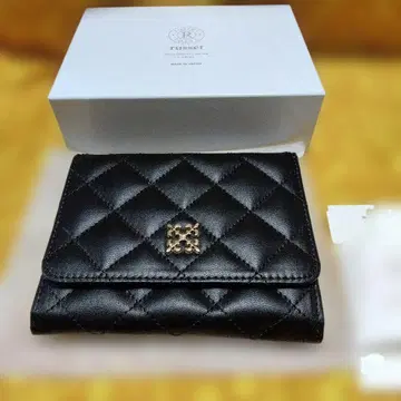 russet 블랙 퀼팅 접이식 지갑