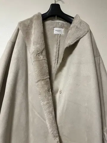 베이지 인조 모피 롱 코트